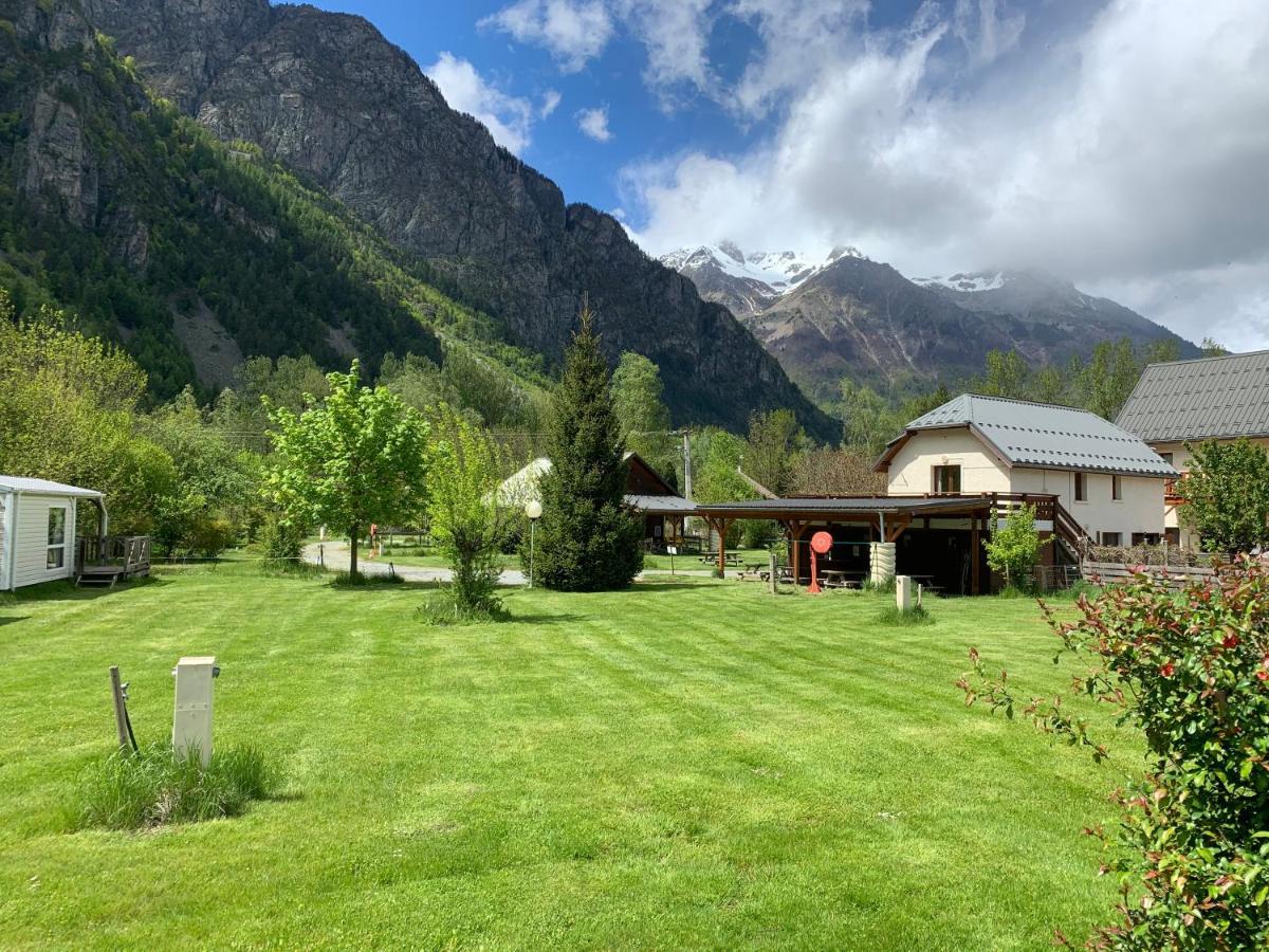 Willa Ferme Noemie Le Bourg-dʼOisans Zewnętrze zdjęcie